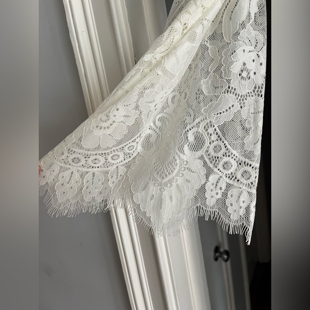 Long Ivory Lace Robe with Tie Belt - Picture 5 of 7